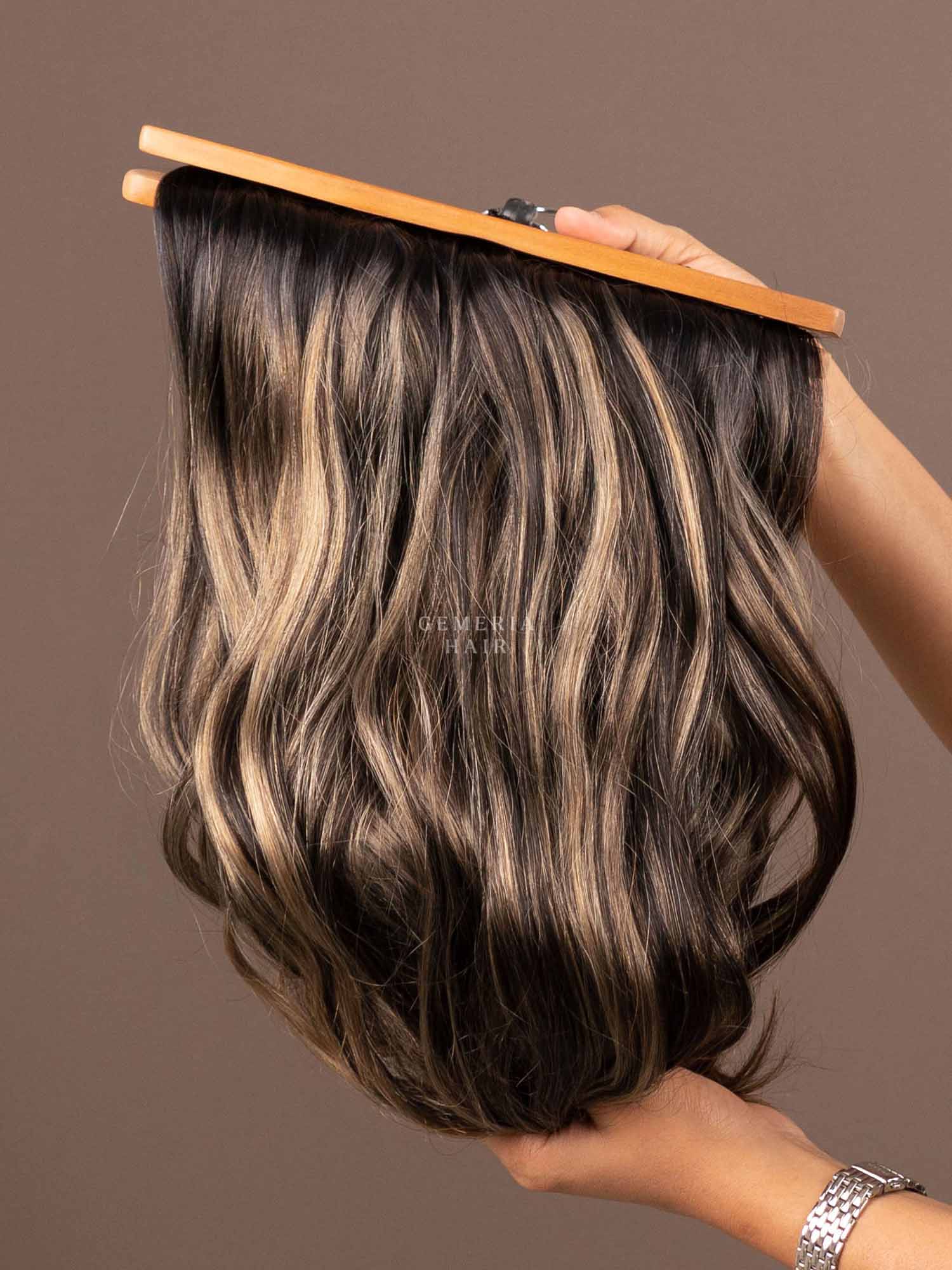 Light Ash Brown Balayage | Seamless | 7 Set Clip-In-Extensions